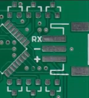 圖示PCB上大多地方?jīng)]有走線(xiàn)，不過(guò)有地的覆銅